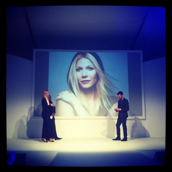 Pat McGrath sztársminkessel régóta barátok. "Minden tetszik, amit az arcomon csinál. Egy zseni!"- rajongott Gwyneth a nemzetközi divathetek egyik legfoglalkoztatottabb sminkeséért.