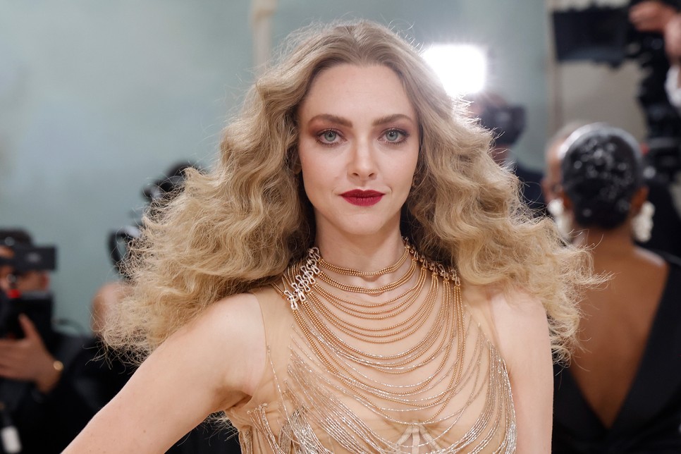 Amanda Seyfried dús hajához semmi sem fogható