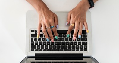 Az online csalások evolúciója: a nigériai hercegtől a mesterséges intelligenciáig