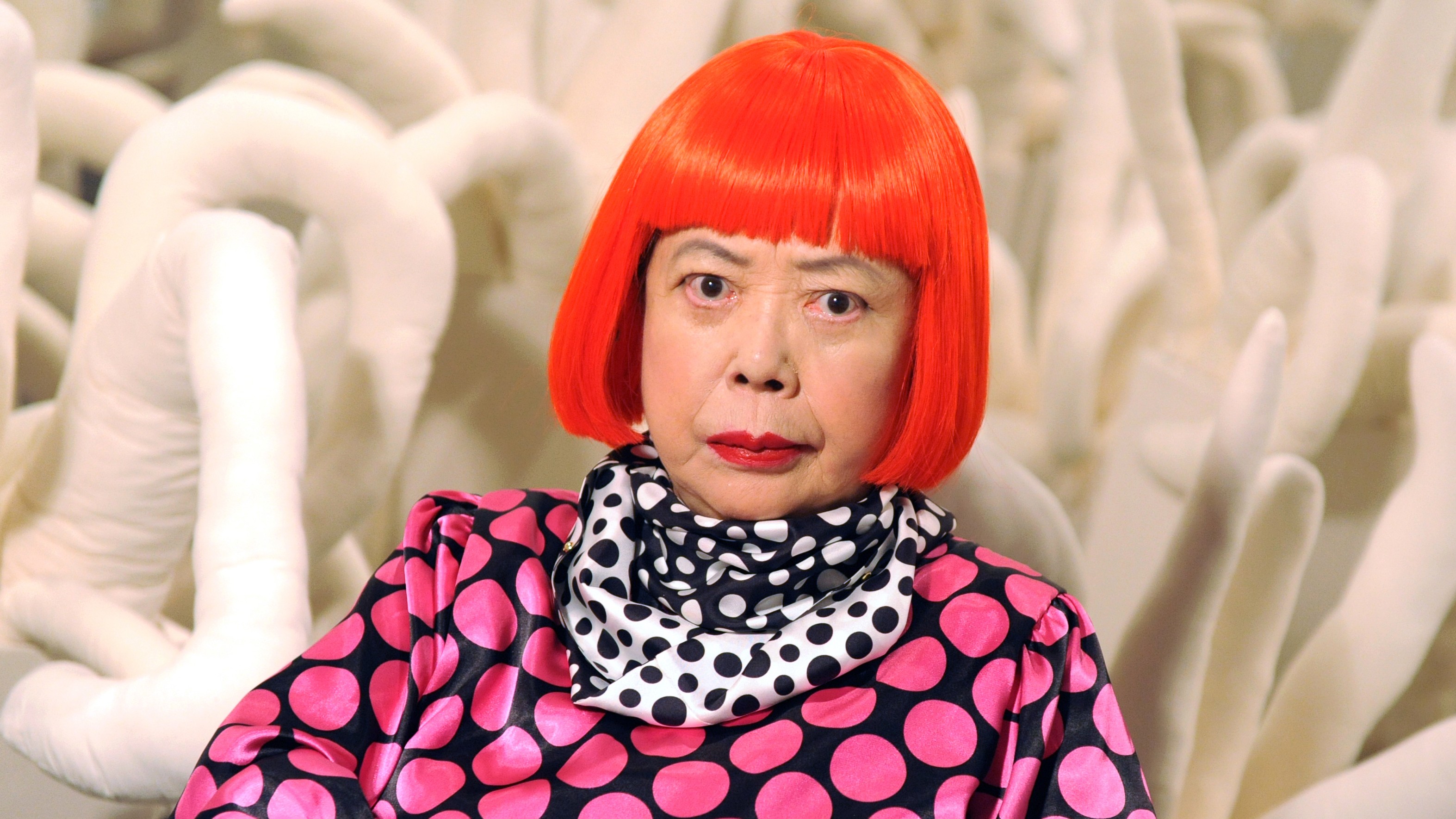 Meghalt Yayoi Kusama: 97 évesen hunyt el a pöttyök királynője
