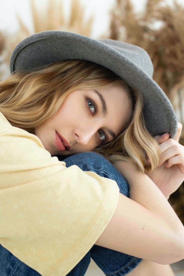 Dallos Bogi új klipje és dala nem is érkezhetett volna jobbkor