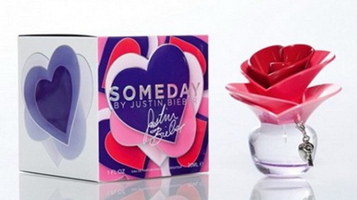 Justin Bieber női parfümöt kreált