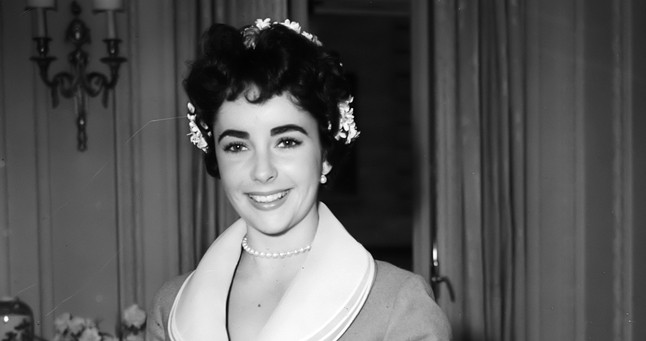 Liz Taylor varázslatosan szép nő volt, aki az igazi szerelmet kereste. Úgy tűnik, életét összefoglalva, egyszer meg is találta, csak tragikusan elvesztette