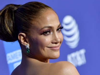 Jennifer Lopez sosem viselt még ennyire hercegnős ruhát a vörös szőnyegen