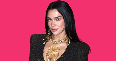 Dua Lipa pucérruhájából ordít a meztelenség, a tangabugyiját is megvillantotta benne