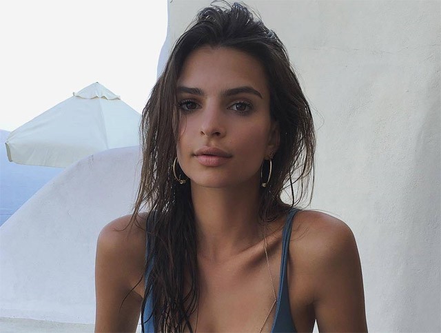 emily ratajkowski, nyaralás, görög, görögország, szantorini, paradicsom, vakáció, instagram, vetkőzés