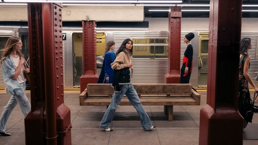 2026 tavaszának legnagyobb dobása: 5 farmer fazon, ami mindent leköröz majd