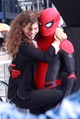 Tom Holland és Zendaya 2018. október 12-én, szintén forgatás közben. Látszik, mennyire odavannak egymásért!