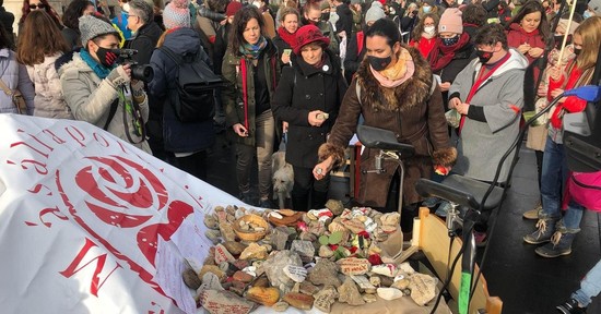 A nőkből élő szülészeti rendszer a nőkért kell működjön!