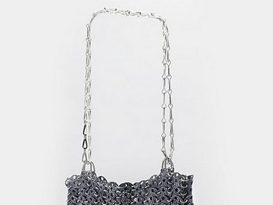 Anne Hathaway a 69-esben bízik