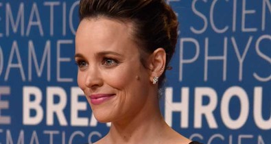 Rachel McAdams újra a vörös szőnyegen egy ultradögös ruhában