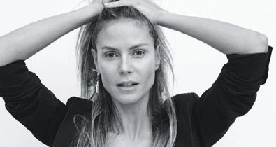 Az már pornó, amit Heidi Klum pucéran a tengerparton művel pasijával!