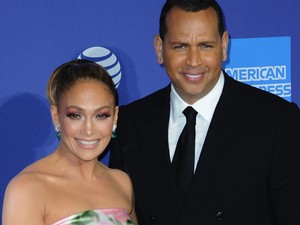 Jennifer Lopez sosem viselt még ennyire hercegnős ruhát a vörös szőnyegen