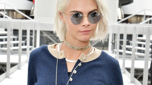 Vizes hatás, tépett, rövid tincsek - itt az új hajtrend