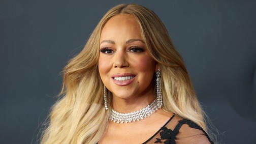 Az 56 éves Mariah Carey pucérruhája nem sokat hagy a képzeletre, azonnal ellopta a show-t a vörös szőnyegen