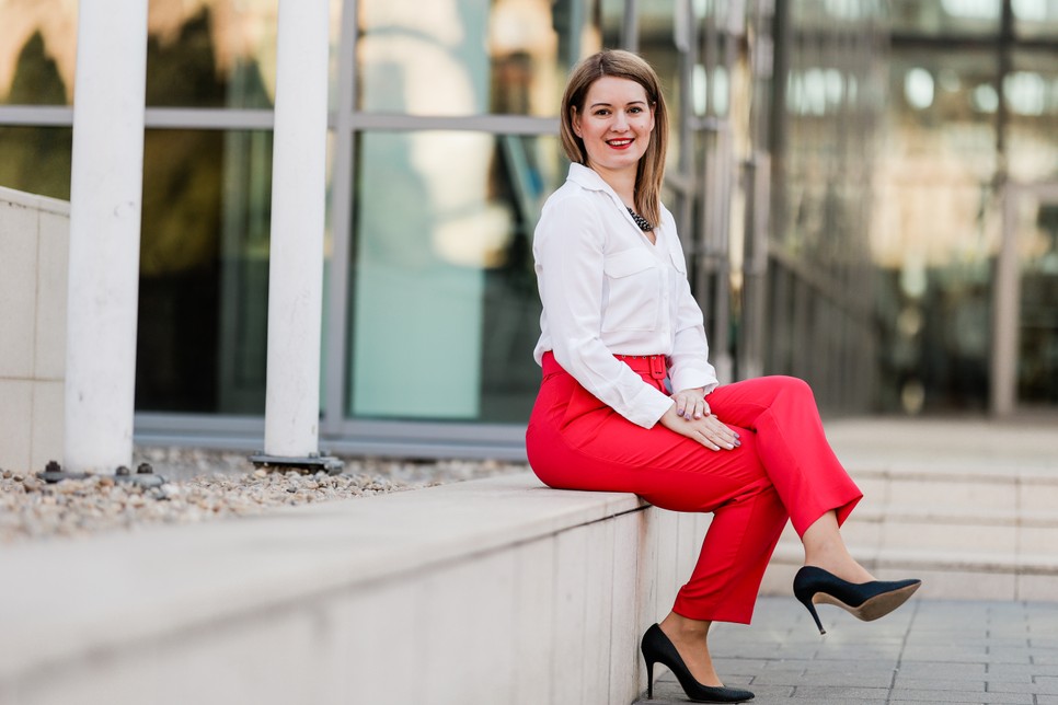 A PénzügyesAnyu szerint a tudás megszerzése az egyik legjobb befektetés, amely idővel megalapozottabb pénzügyi döntésekhez vezet.