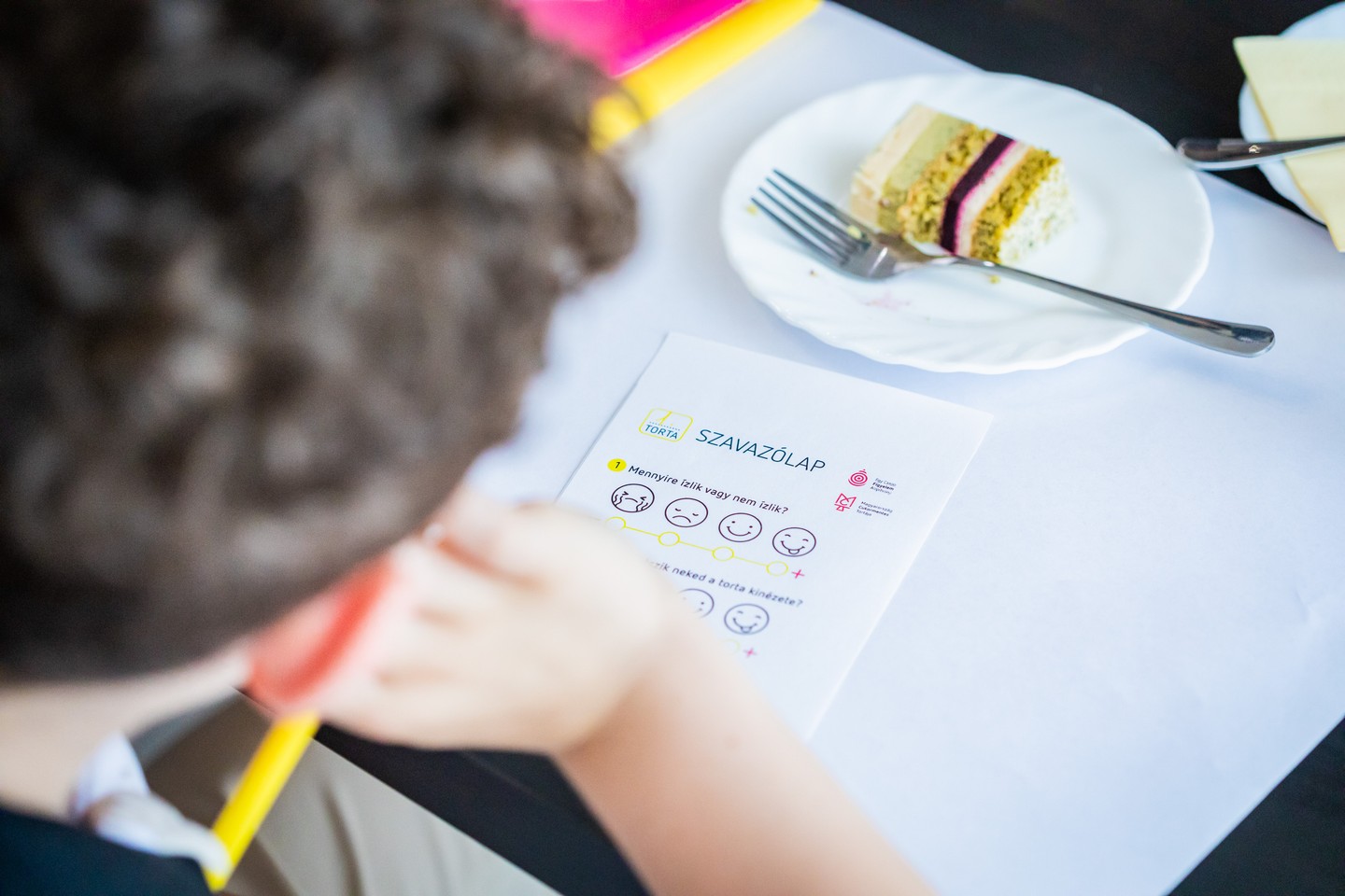 A Magyarország Cukormentes Tortája verseny történetében először gyermekzsűri is döntött: az 1-es típusú cukorbeteg gyerekek a 'Nyári ébredés' tortát választották különdíjasnak. A kezdeményezés része annak az edukációs programnak, amelyben bemutatkozott a világ első cukorbeteg Barbie babája is – az Egy Csepp Figyelem Alapítvány közreműködésével