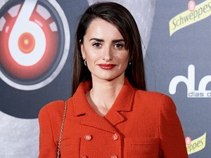 Penélope Cruz olyan tökéletesen viseli a piros színt, mint senki más