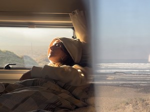 Eke Angéla: „Kevés menőbb dolog létezik annál, mint amikor egy gyönyörű erdő az előszobád vagy a tengerpart a nappalid”