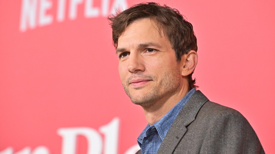 Ashton Kutcher egy súlyos betegség miatt érzi kényelmetlenül magát a vörös szőnyegen