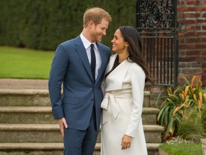 Hoppá! Meghan Markle lecserélhette a Harry hercegtől kapott eljegyzési gyűrűjét