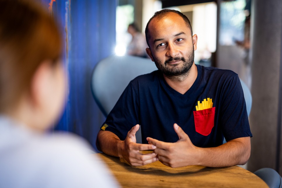 Henrik sok-sok megváltozott munkaképességű embernek mutat példát, a McDonald's pedig sok-sok cégnek és ép embernek. Egy inkluzív közösség sokkal erősebb, empatikusabb, mint egy nem befogadó csoport