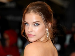 Szuperelegáns volt Palvin Barbi Lady Gaga filmjének premierjén