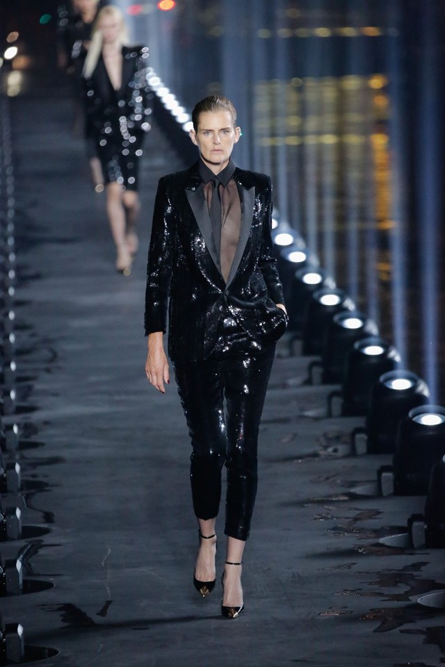 2019 szeptember 24-én a Saint Laurent show-ján. Utoljára a kifutón. 
