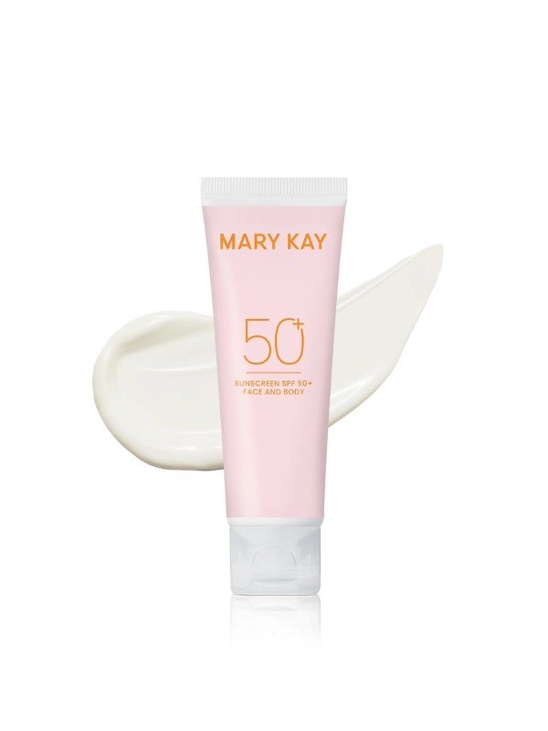 Legyen szó kertészkedésről vagy síelésről, a Mary Kay fényvédője arcra és testre hatékony védelmet biztosít az aktív életmódban. Könnyed formulája 80 percig vízálló, természetes, nem ragadós végeredményt biztosít, így smink alá is tökéletes választás. Érzékeny bőrre is alkalmas, bőrgyógyászatilag tesztelt, gyorsan felszívódik és nem komedogén. – Fényvédő arcra és testre SPF50 MARY KAY 11 950 Ft