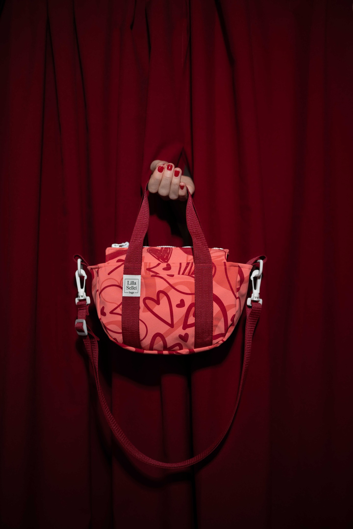 Lilla Sellei táska