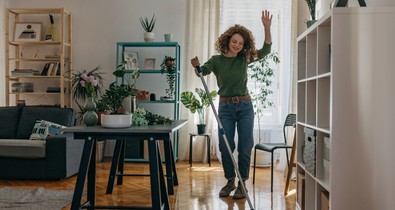 „A takarítás mindig a megelégedettség és visszaszerzett kontroll érzésével jár” - pszichológus magyarázza el, miért olyan jó érzés takarítani egy nehezebb időszakban