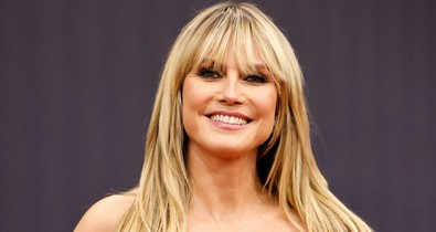 Az 52 éves Heidi Klum melltartó nélkül viselt pucérruhát, a szettje nem sokat bízott a képzeletre