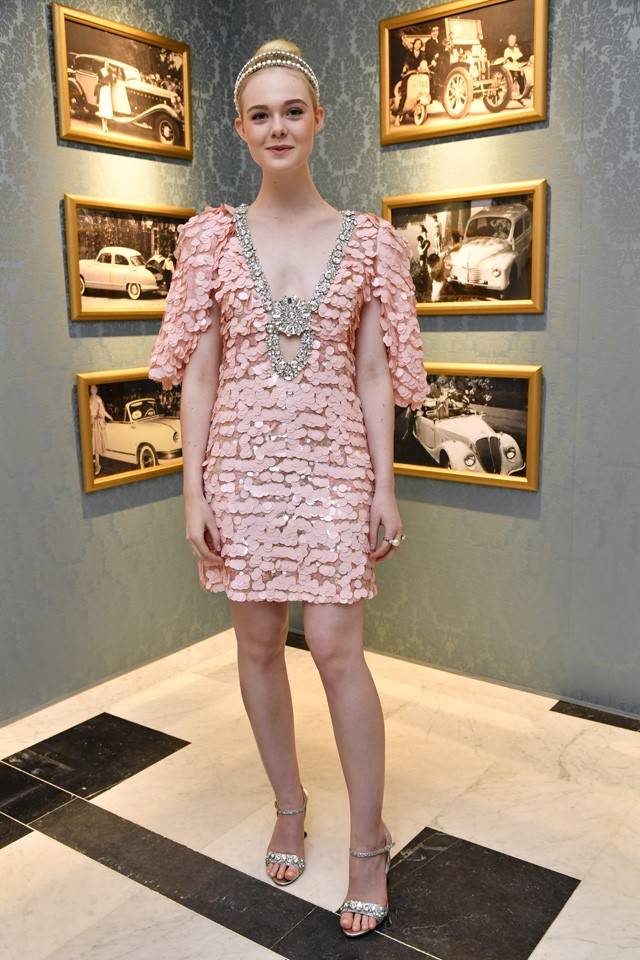 A legédesebb! Elle Fanning habcsóknak öltözött a Miu Miu vacsorájára