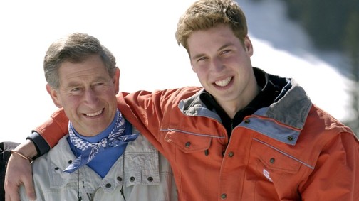 10 fotó a fiatal Károly hercegről, amin kísértetiesen hasonlít Vilmos hercegre