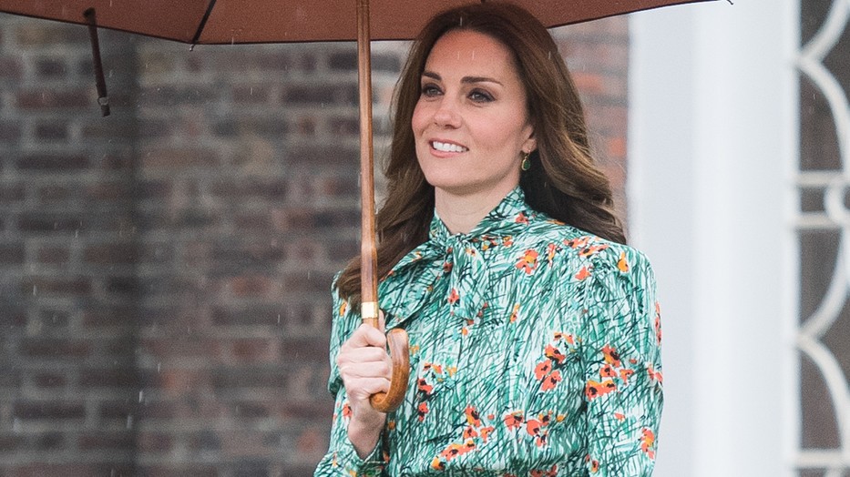 Katalin hercegné szereti a letisztul, egyszínű ruhákat, de nem fél attól, hogy olykor egy merészebb mintával frissítse fel a megjelenését