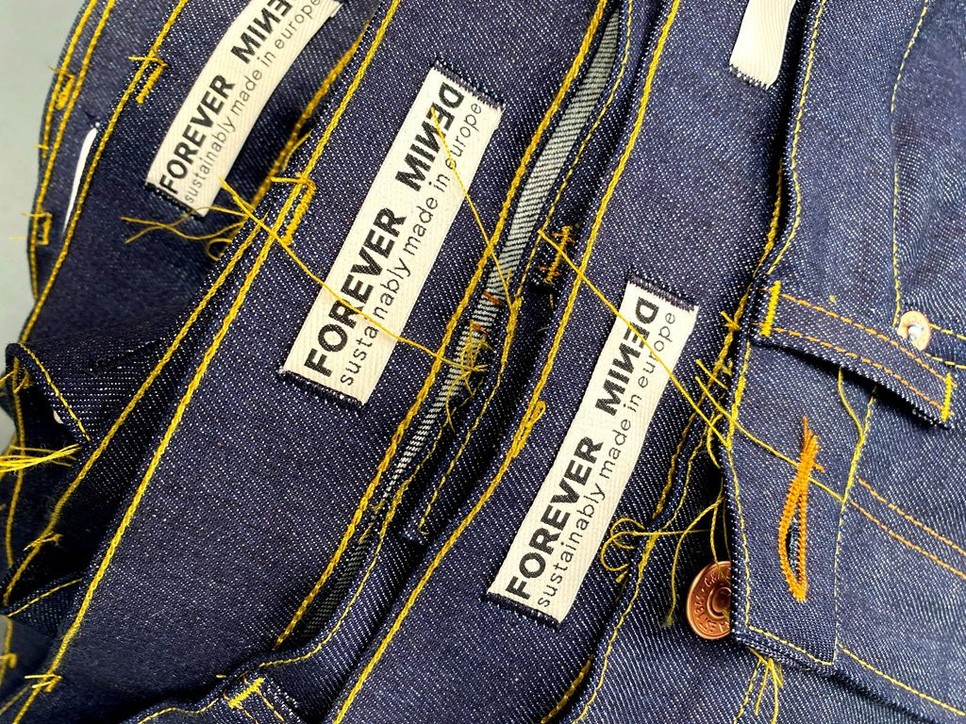 A C&A Made in Europe farmerkollekciója a jövő divatiparát jelentő kísérleti gyárban készül ökotudatosan