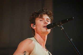 Elképesztő, mennyit változott Shawn Mendes az első nyilvános megjelenése óta