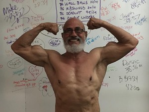 Ez a 78 éves bácsi durvábban edz, mint a testépítő pasid