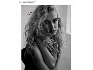 Ez a gyönyörű magyar szőkeség megint elvarázsolja a divatlapokat