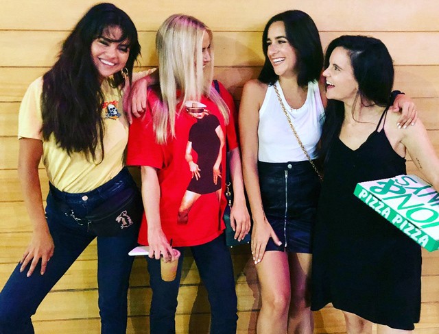 Selena Gomez a barátnőivel