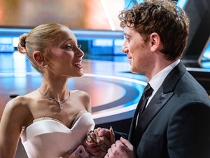 Ariana Grande párja, Ethan Slater árulkodó posztban reagált a szakításukról szóló hírekre