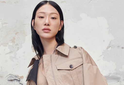 Időtlen darabok izgalmas csavarral: a H&M új designer kollekciója maga az álom!