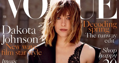 Dakota Johnson csipkés kombinéban a Vogue címlapján