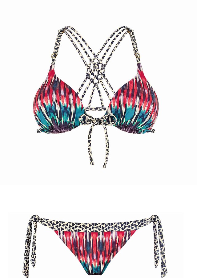 Mintás biknifelső és -alsó TRIUMPH 11999 Ft, 7999 Ft. A vékony fiús alkat könnyedén nőiesebbé tehető, egy háromszög bikini felkapásával. Kecses pántokkal, látványos mintákkal lágyíthatod a szögletes formákat.
