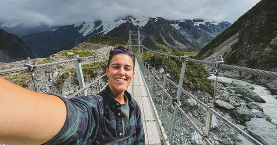 Még nincs 30 éves, de már 38 országban és 11 államban járt, és most utazási tanácsadóként segít másoknak