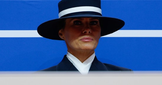 Nem Melania Trump csókálló kalapja az egyetlen ruhadarab, amire örökre emlékezni fogunk: íme a legemlékezetesebb szettek Donald Trump beiktatásáról