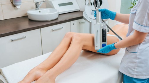 Egy megfizethető módszer a narancsbőr és a ráncok ellen, amely tényleg hatásos