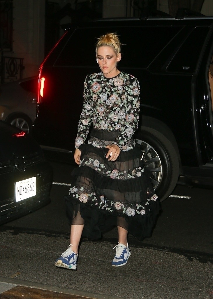 Kristen Stewart Diana hercegnőt idézte meg az egyik legutóbbi szettjével