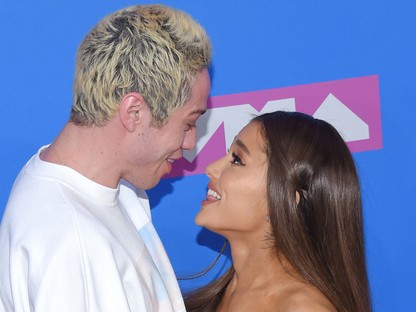 Micsoda? Ariana Grande vőlegénye a merevedésével hízeleg a párjának