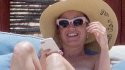 Imádjuk Katy Perry lehetetlen bikinijét